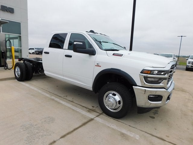 2026 RAM Ram 3500 Chassis Cab RAM 3500 TRADESMAN CREW CAB CHASSIS 4X4 60' CA in Bright White Clear-Coat Exterior Paint — front...